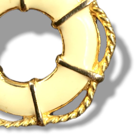 Woman Jewelry Vintage Brooch 90’s Nautical Pin Ivory Enamel Gold Tone - Picture 3 of 5